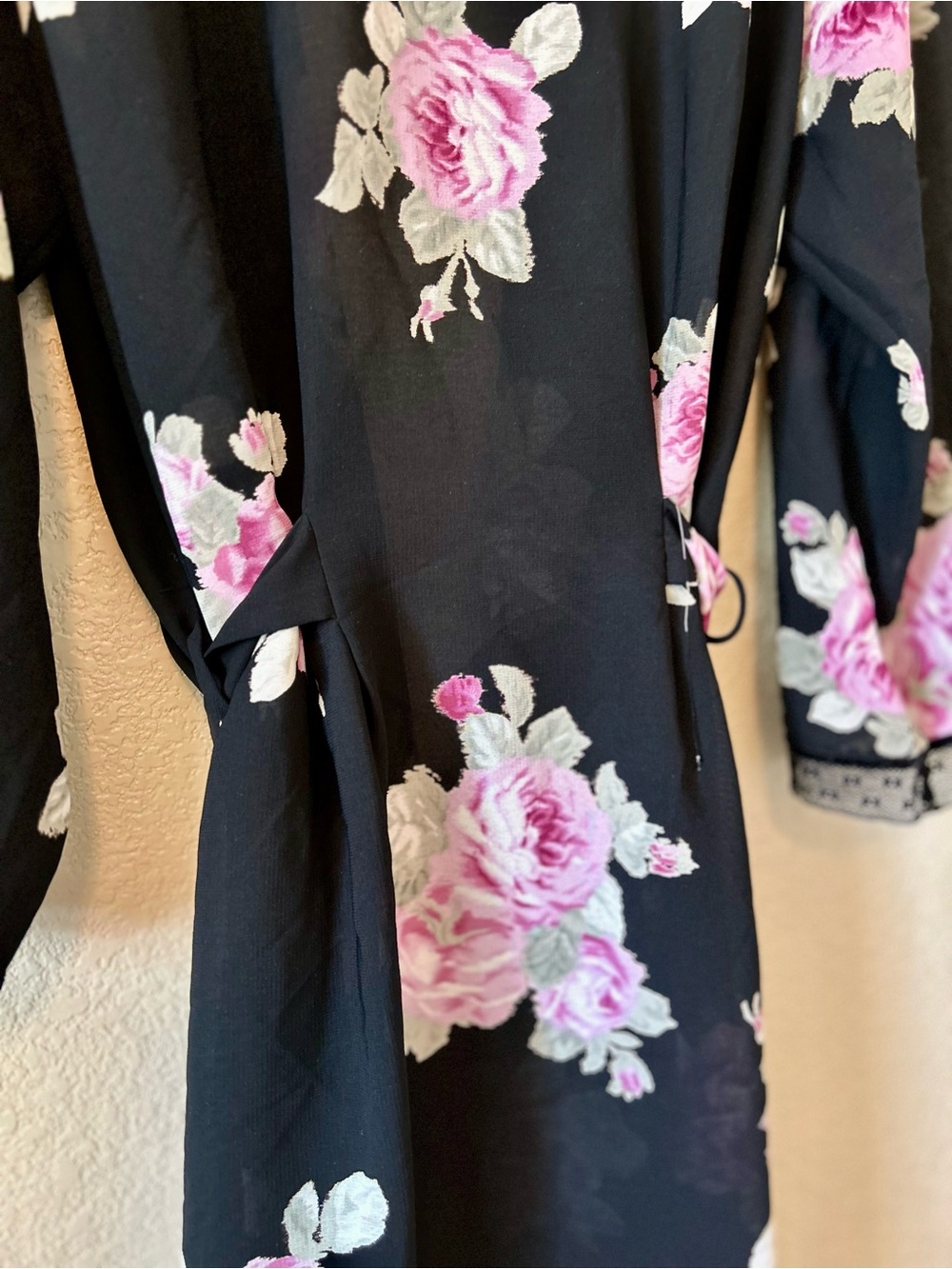 Oscar de la Renta Pink Label Floral Wrap Robe in Black with Pink Roses Size M - Picture 6 of 8